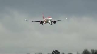 Easy Jet A320 Struggles to land in storm Eunice [upl. by Aileek]