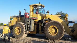 Refueling Wheel Loader Volvo L350H amp Komatsu WA600 sesayapofficial7979 [upl. by Bridwell]