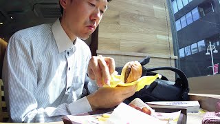 30年ぶりのロッテリアLotteria 絶品チーズバーガーは本当に絶品なのか食べてみた [upl. by Iaw]