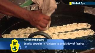 Global Eye traditional foods and prayers mark Ramadan in Pakistani city Karachi [upl. by Nysila]