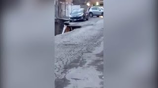 Voragine alla Balduina il crollo in diretta E sparita tutta la strada [upl. by Yrocej623]