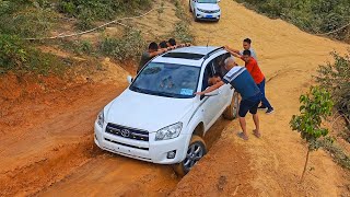 Toyota Rav 4 vs GWM Tank 300 v Suzuki Jimny  Offroad Battle [upl. by Ggerk]