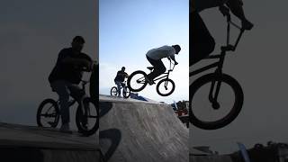 Fakie con barspin para pasar el tiempo bmxriding [upl. by Ellehsal]