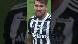 CARTÃO VERMELHO Lyanco derruba Arrascaeta sendo o ultimo homem da defesa  AtléticoMG x Flamengo [upl. by Evatsug]