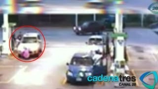 Mujer muere atropellada por conductor ebrio en gasolinera de Cuernavaca [upl. by Vez36]