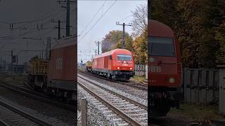 Ein Bauzug verlässt den Bahnhof mit einer Diesellok Siemens Hercules der ÖBB treno train tren [upl. by Calore809]