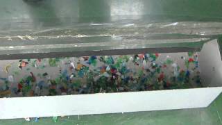 プラスチックフレークソーター、色分離 PET PP flakes plastic recycling plastic process machine sorter sortex [upl. by Eblehs333]