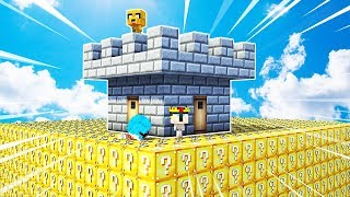 ¡BATALLA DE YOUTUBERS EN MINECRAFT 😆🏰 ASALTO AL CASTILLO 1 LUCKY BLOCKS DORADOS [upl. by Nordin]