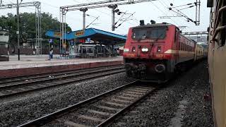 12334 Vibhuti Express overtakes 13020 Bagh Express at Sitarampur Junction [upl. by Mailliwnhoj]