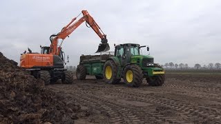 Mest strooien met John Deere 7430  Samson SP 11 messtrooier en Hitachi Zaxis 140W 2017 [upl. by Haneen171]