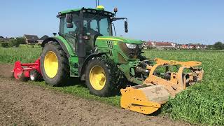 Groenbemester verkleinen met John Deere 6110R en Perugini BioMulch [upl. by Eibrad343]