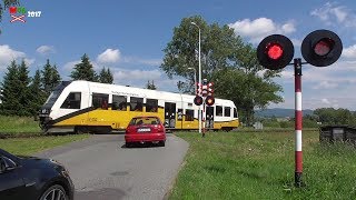 Przejazd kolejowy Gołogłowy PL  772017  Železniční přejezd  Polish railroad crossing [upl. by Yellat]