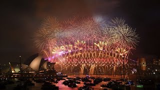 Capodanno i fuochi dartificio illuminano la baia di Sydney [upl. by Weiner]