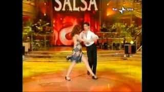 Ballando con le stelle Salsa Carol Alt  Raimondo Todaro [upl. by Anairol]