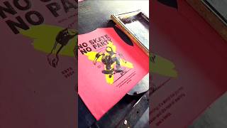 Screen printing 🎨👕 shortvideo screenprinting beautiful [upl. by Newton370]