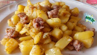 Come cuocere le patate e salsiccia in umido con la padella [upl. by Ainocal]