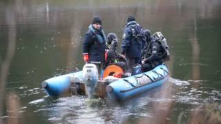 Taucher suchen nach Vermisstem an Linachtalsperre [upl. by Nadine534]