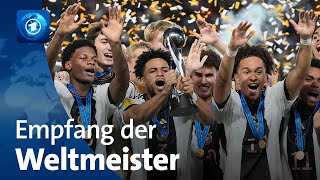 U17FußballWeltmeister zurück in Deutschland [upl. by Thurstan]