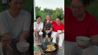 Fried tofu It doesnt matter what you eat as long as the family is happy My rural life Douyin f [upl. by Bertasi]