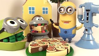 Shrek et le Singe Mangent de la Pizza en bois à découper avec le Minion Parlant [upl. by Vasyuta]