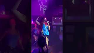 Anitta performando “Bola Rebola” em uma balada no México 🇲🇽 [upl. by Aseretairam]