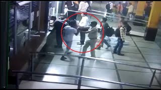 Thief Caught on Camera Thief Caught Red Handed While Pickpocketing in India Beaten By Cop [upl. by Garwin924]