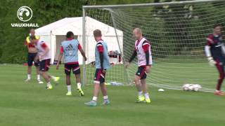 TRAINING  Steven Naismith With a Classy Backheel Assist [upl. by Arodal]