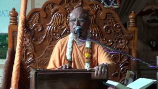 Loknath Swami Maharaj Chanting Jaya radha madhava [upl. by Enneicul]