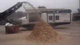 TDSV20 Medium Speed Shredder Feeding TTS620 Trommel [upl. by Adnalahs]