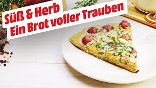 Mit Trauben Käse und Honig Süßherbes RosmarinFladenbrot • KochMit [upl. by Niloc275]