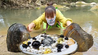 🔥🔥Surprise riverside trip girl accidentally gets giant clam pearl shines to witness miracle [upl. by Enilesoj]