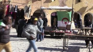 Algérie tensions entre arabes et berbères à Ghardaïa [upl. by Nnylireg267]