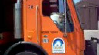 Cudahy Garbage Truck Walkaround [upl. by Tterag]