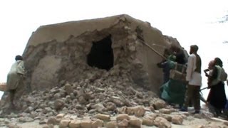 Islamisten zerstören Weltkulturerbe in Timbuktu [upl. by Aitel]