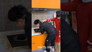 clean kitchen quickly🤯 New Viral Gadgets Smart Appliances Kitchen UtensilsHome Inventions shorts [upl. by Mikiso]