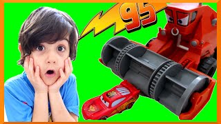 Disney Cars Toys Color Changers Frank eat Lightning McQueen with Evan [upl. by Nosa]