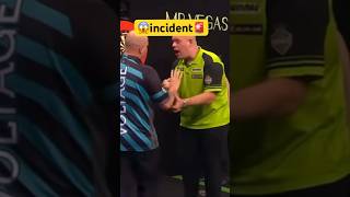 🧨incident MvG amp Cross Grand Slam of Darts 🧨Rob Dart Michael van Gerwen 🤩 [upl. by Wall683]