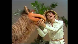 Helen Reddy  Well Sing In The Sunshine The Muppet Show 1978  live HQ [upl. by Allyce175]