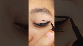 Simple amp easy eyeliner look 🥰 new eyeliner idea 😍 shorts eyeliner [upl. by Sobel]