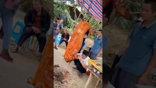 Gegrilltes ganzes Schweine in China chinesischesessen food tiktokfood cooking essen [upl. by Enytnoel67]