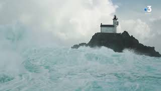 Tempête Ciaran  Images Aériennes de la mer en furie [upl. by Ramalahs]