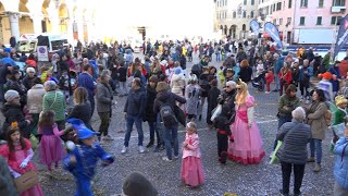 Martedì grasso a Belluno ecco la quotPedonata mascherataquot [upl. by Nagaek]