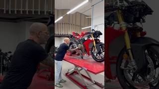 Que opinan del sonido de la nueva panigale v4s 2025 🫢 video Ducati Palermo exaust [upl. by Agle765]