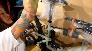 Unboxing Santa Cruz Bike Heckler MX [upl. by Dasha688]