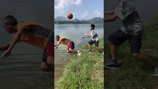 The main theme is mutual trust Outdoor basketball teaching threestep layup life documentary [upl. by Lrig825]