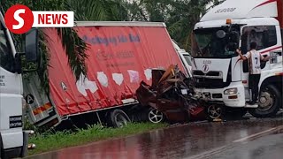 Taxi driver passenger killed in crash with lorry near Muar [upl. by Regina]