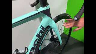 Bianchi Rennrad OLTRE RACE 105 DI2 12SP 2024  Review by Servizio Corsa [upl. by Bessie]