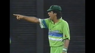 Imran explodes A furious Imran Khan putting down Aamir Malik and Saeed Anwar at the SCG 198990 [upl. by Sena]