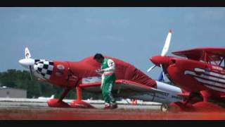 Michael Goulian Castrol Aviator EXTRA 330  Sun N Fun Airshow 2009 [upl. by Ilsel]