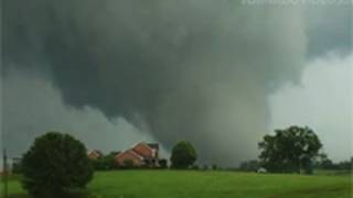 EF5 tornado April 27 2011 Tornado Outbreak in Mississippi and Alabama [upl. by Behl]